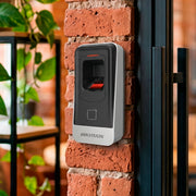 Lector biométrico esclavo Hikvision DS-K1201AMF con huella digital, lector de tarjetas M1 y RS485

