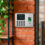 Reloj control de asistencia biométrico ZKTeco K40 con lector de huellas, pantalla a color y batería de respaldo

